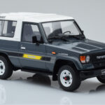 Toyota Land Cruiser LJ73 Šedý Otto 1:18 - image 4 of 6
