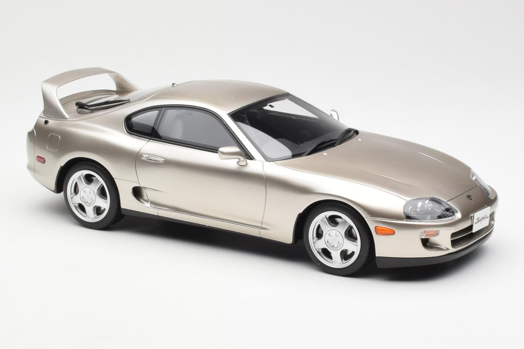 Toyota Supra A80 Stříbrný Otto 1:18 OTM715 Pryskyřice – obrázek 4 z 6