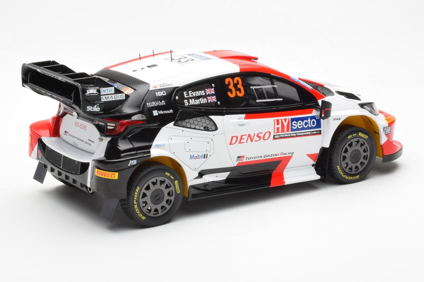 Toyota GR Yaris Rally1 #33 E. Evans / S. Martin Rally Finland 2023 IXO 1:18 18RMC174A Kov – obrázek 2 z 6