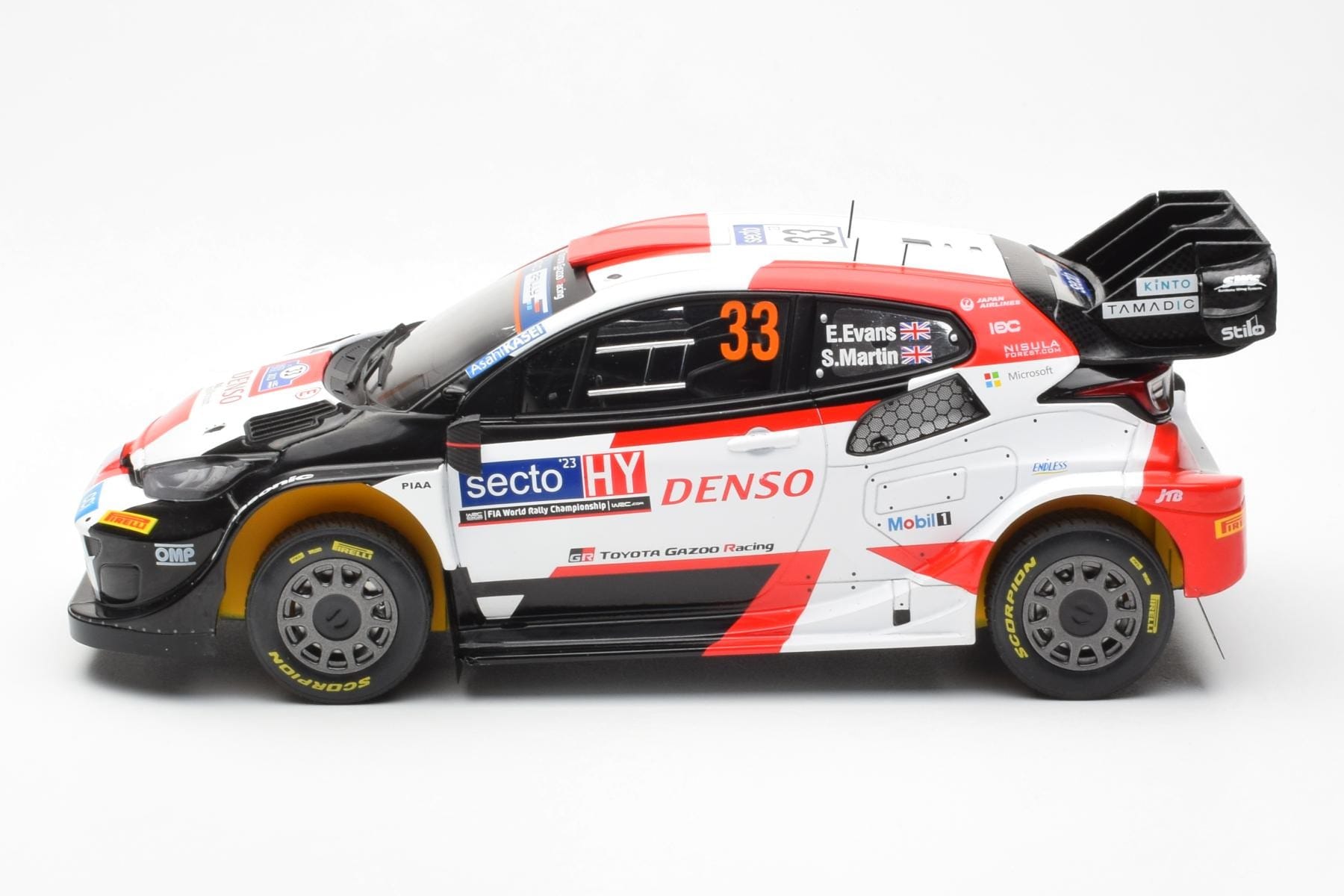 Toyota GR Yaris Rally1 #33 E. Evans / S. Martin Rally Finland 2023 IXO 1:18 18RMC174A Kov – obrázek 3 z 6