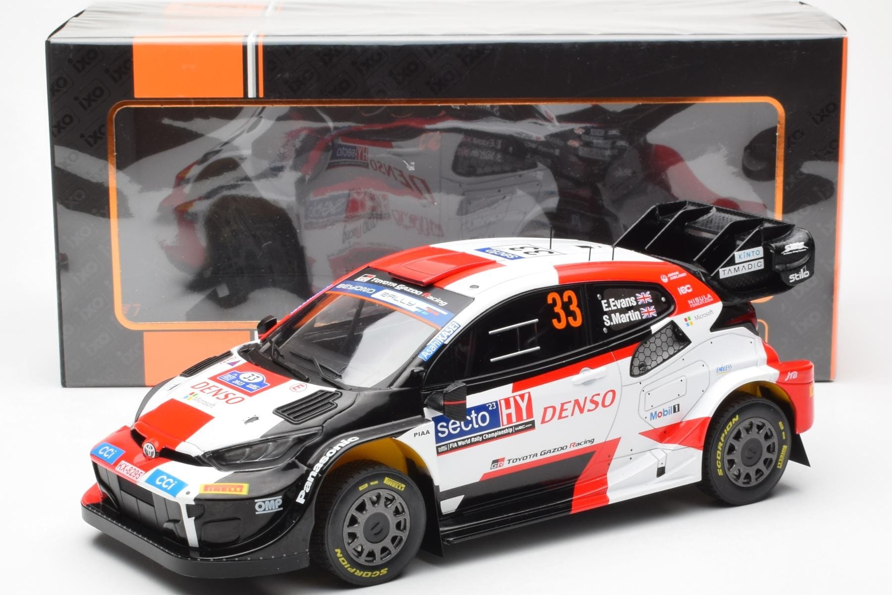 Toyota GR Yaris Rally1 #33 E. Evans / S. Martin Rally Finland 2023 IXO 1:18 18RMC174A Kov – obrázek 6 z 6