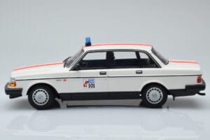 Volvo 240 GL Policie Belgie Minichamps 1:18 155171492 Kov – obrázek 3 z 6