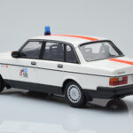 Volvo 240 GL Policie Belgie Minichamps 1:18 - image 5 of 6