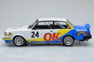 Volvo 240 Turbo Beckers #24 P.G. Andersson Nurburgring 1985 IXO 1:18 18RMC105A Kov – obrázek 3 z 6