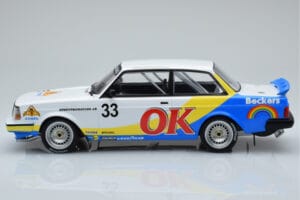 Volvo 240 Turbo Beckers #33 Andersson / Petersson / Linder ETCC Zolder 1985 IXO 1:18 18RMC105B Kov – obrázek 3 z 6