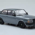 Volvo 240 Turbo Šedý IXO 1:18 - image 4 of 6