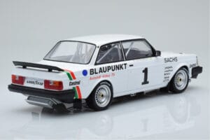 Volvo 240 Turbo IPS Racing Blaupunkt #1 P. Stureson DTM Zolder 1986 IXO 1:18 18RMC106 Kov – obrázek 2 z 6