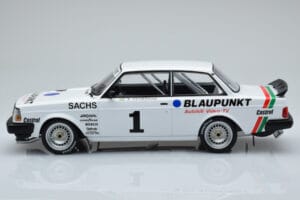 Volvo 240 Turbo IPS Racing Blaupunkt #1 P. Stureson DTM Zolder 1986 IXO 1:18 18RMC106 Kov – obrázek 3 z 6
