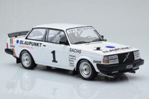 Volvo 240 Turbo IPS Racing Blaupunkt #1 P. Stureson DTM Zolder 1986 IXO 1:18 18RMC106 Kov – obrázek 4 z 6