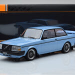 Volvo 240 Turbo Světle Modrý IXO 1:18 - image 6 of 6