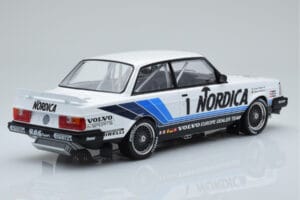 Volvo 240 Turbo Nordica #1 J. Cecotto / A. Olafsson ETCC Brno 1986 IXO 1:18 18RMC087 Kov – obrázek 2 z 6