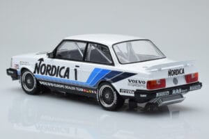 Volvo 240 Turbo Nordica #1 J. Cecotto / A. Olafsson ETCC Brno 1986 IXO 1:18 18RMC087 Kov – obrázek 5 z 6