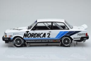 Volvo 240 Turbo Nordica #2 U. Granberg / T. Lindstrom ETCC Brno 1986 IXO 1:18 18RMC088 Kov – obrázek 3 z 6