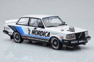 Volvo 240 Turbo Nordica #2 U. Granberg / T. Lindstrom ETCC Brno 1986 IXO 1:18 18RMC088 Kov – obrázek 4 z 6
