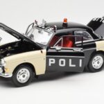Volvo P121 Policie Revell 1:18 8904 - image 2 of 8