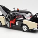 Volvo P121 Policie Revell 1:18 8904 - image 5 of 8