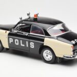 Volvo P121 Policie Revell 1:18 8904 - image 7 of 8