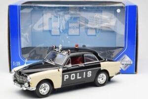 Volvo P121 Policie Revell 1:18 8904 Kov – obrázek 8 z 8