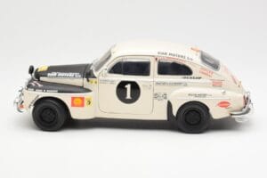 Volvo PV 544 Rally Revell 1:18 8922 Kov – obrázek 4 z 8