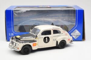 Volvo PV 544 Rally Revell 1:18 8922 Kov – obrázek 8 z 8