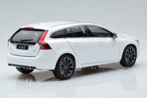 Volvo V60 D3 Crystal Bílý FAW 1:18 9430840 Kov – obrázek 3 z 7