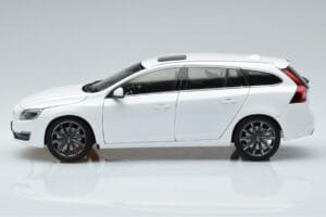Volvo V60 D3 Crystal Bílý FAW 1:18 9430840 Kov – obrázek 4 z 7