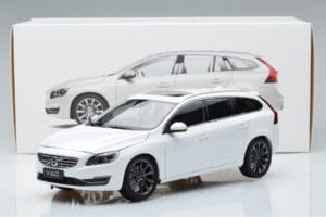 Volvo V60 D3 Crystal Bílý FAW 1:18 9430840 Kov – obrázek 7 z 7