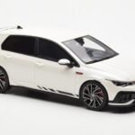 Volkswagen Golf GTI Mk8 Clubsport Bílý Otto 1:18 - image 4 of 6