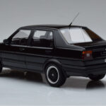 Volkswagen Jetta Mk2 Černý Otto 1:18 - image 5 of 6