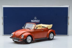 Volkswagen Beetle 1303 Kabriolet Oranžový Norev 1:18 188526 Kov – obrázek 6 z 6