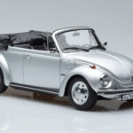 Volkswagen Beetle 1303 Kabriolet Stříbrný Norev 1:18 - image 4 of 6