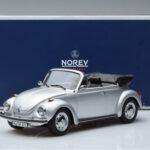 Volkswagen Beetle 1303 Kabriolet Stříbrný Norev 1:18 - image 6 of 6