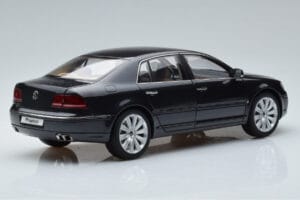 Volkswagen Phaeton V6 Mazeppa Šedý Kyosho 1:18 08831MBK Kov – obrázek 3 z 9