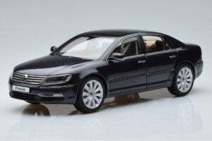 Volkswagen Phaeton V6 Mazeppa Šedý Kyosho 1:18