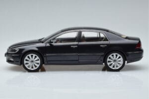 Volkswagen Phaeton V6 Mazeppa Šedý Kyosho 1:18 08831MBK Kov – obrázek 5 z 9