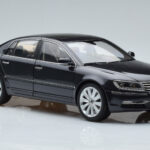 Volkswagen Phaeton V6 Mazeppa Šedý Kyosho 1:18 - image 6 of 9