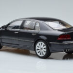 Volkswagen Phaeton V6 Mazeppa Šedý Kyosho 1:18 - image 7 of 9