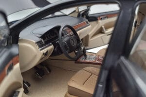 Volkswagen Phaeton V6 Mazeppa Šedý Kyosho 1:18 08831MBK Kov – obrázek 8 z 9
