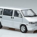 Volkswagen T4b Transporter Caravelle Minibus Schuco 1:18 450041500 Kov - image 6 of 8