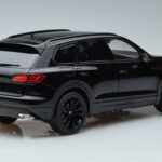 Volkswagen Touareg CR Černý FAW 1:18 LTC761021BLA Kov - image 3 of 7