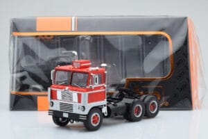 White 7400 Červený Stříbrný IXO 1:43 TR170 Kov – obrázek 5 z 5
