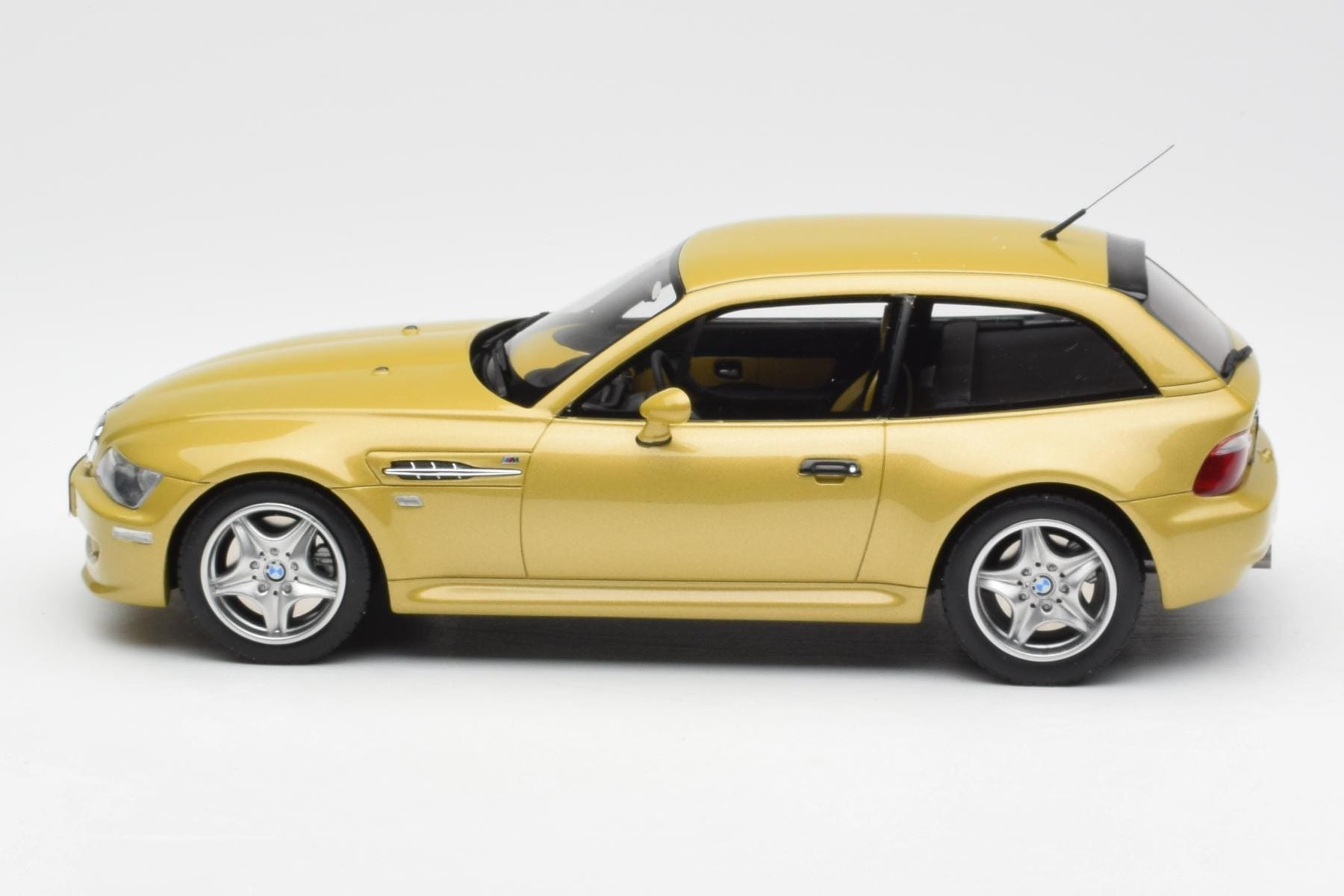 BMW Z3 M Coupe 3.2 Phoenix Žlutý Otto 1:18 OT866 Pryskyřice – obrázek 3 z 6