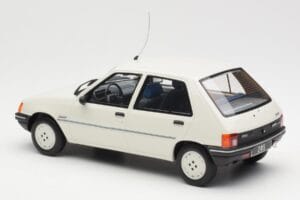 Peugeot 205 Junior Bílý Otto 1:18 OT463 Pryskyřice – obrázek 5 z 6