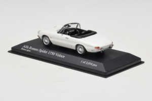 Alfa Romeo 1750 Spider Veloce Bílý Minichamps 1:43 400120530 Kov – obrázek 3 z 4