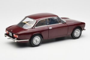 Alfa Romeo 2000 GTV Kaštanově Červený Norev 1:18 187916 Kov – obrázek 3 z 8