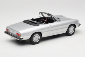 Alfa Romeo 2000 Spider Stříbrný Norev 1:18 187884 Kov – obrázek 2 z 6