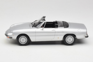 Alfa Romeo 2000 Spider Stříbrný Norev 1:18 187884 Kov – obrázek 3 z 6