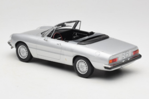 Alfa Romeo 2000 Spider Stříbrný Norev 1:18 187884 Kov – obrázek 5 z 6