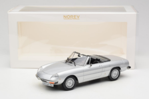 Alfa Romeo 2000 Spider Stříbrný Norev 1:18 187884 Kov – obrázek 6 z 6