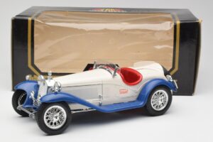 Alfa Romeo 2300 Spider Bílý & Modrý Bburago 1:18 3008-M1 Kov – obrázek 6 z 6